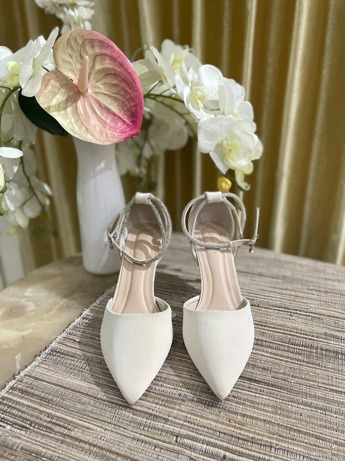 Heels GN26 BW