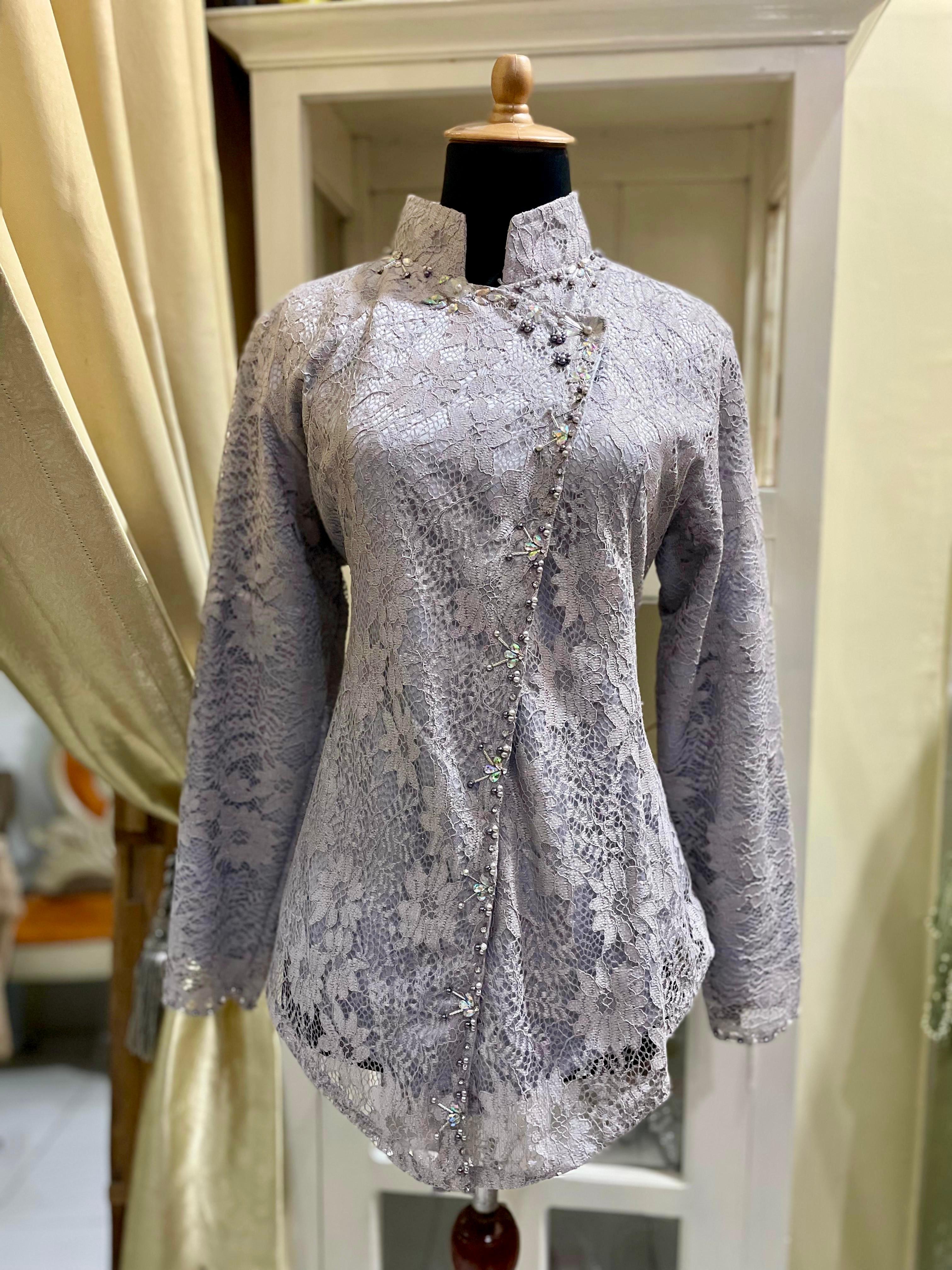 Kebaya Brokat Janggan Soft Grey