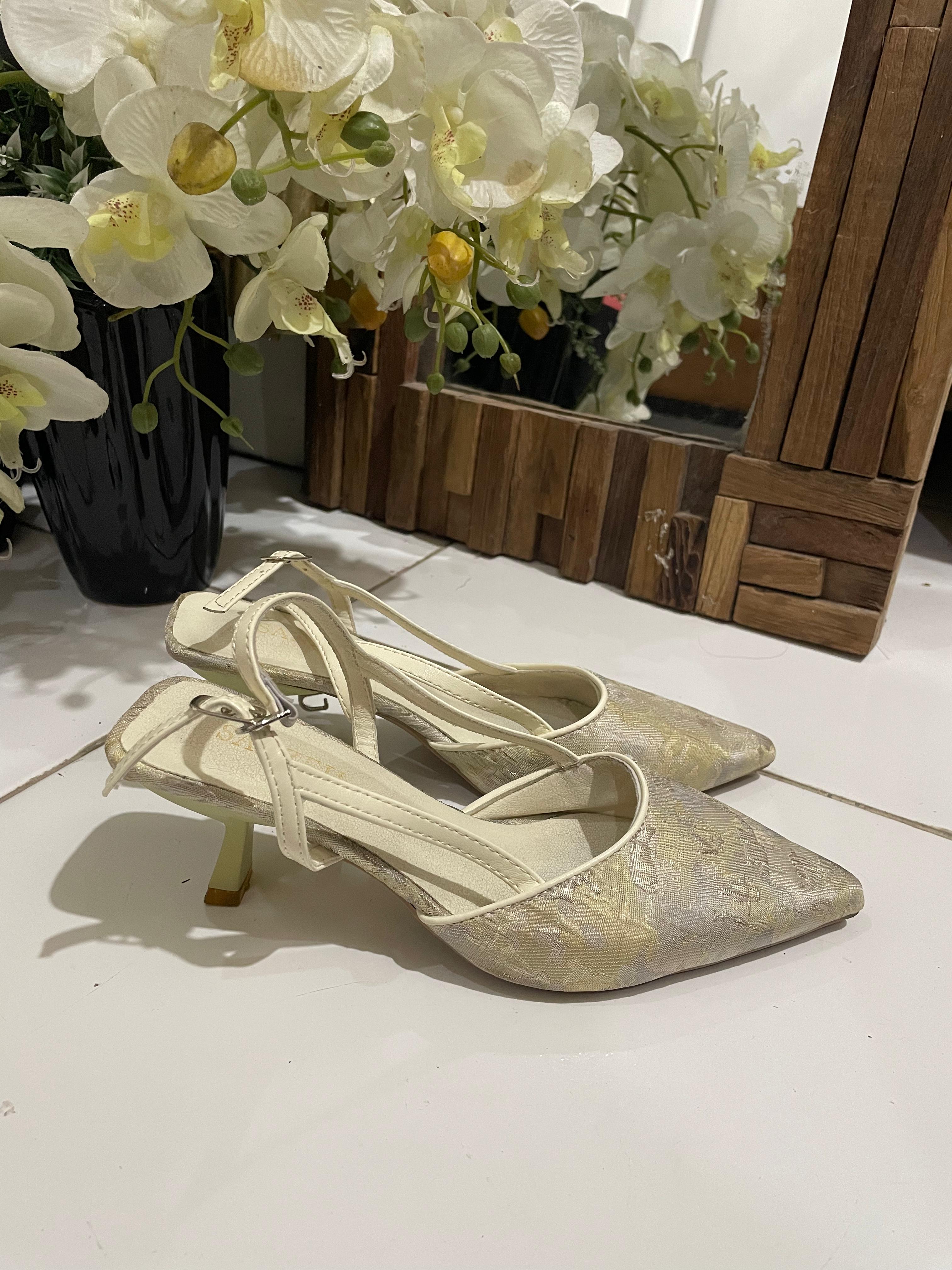 Heels SNZ gold-bw