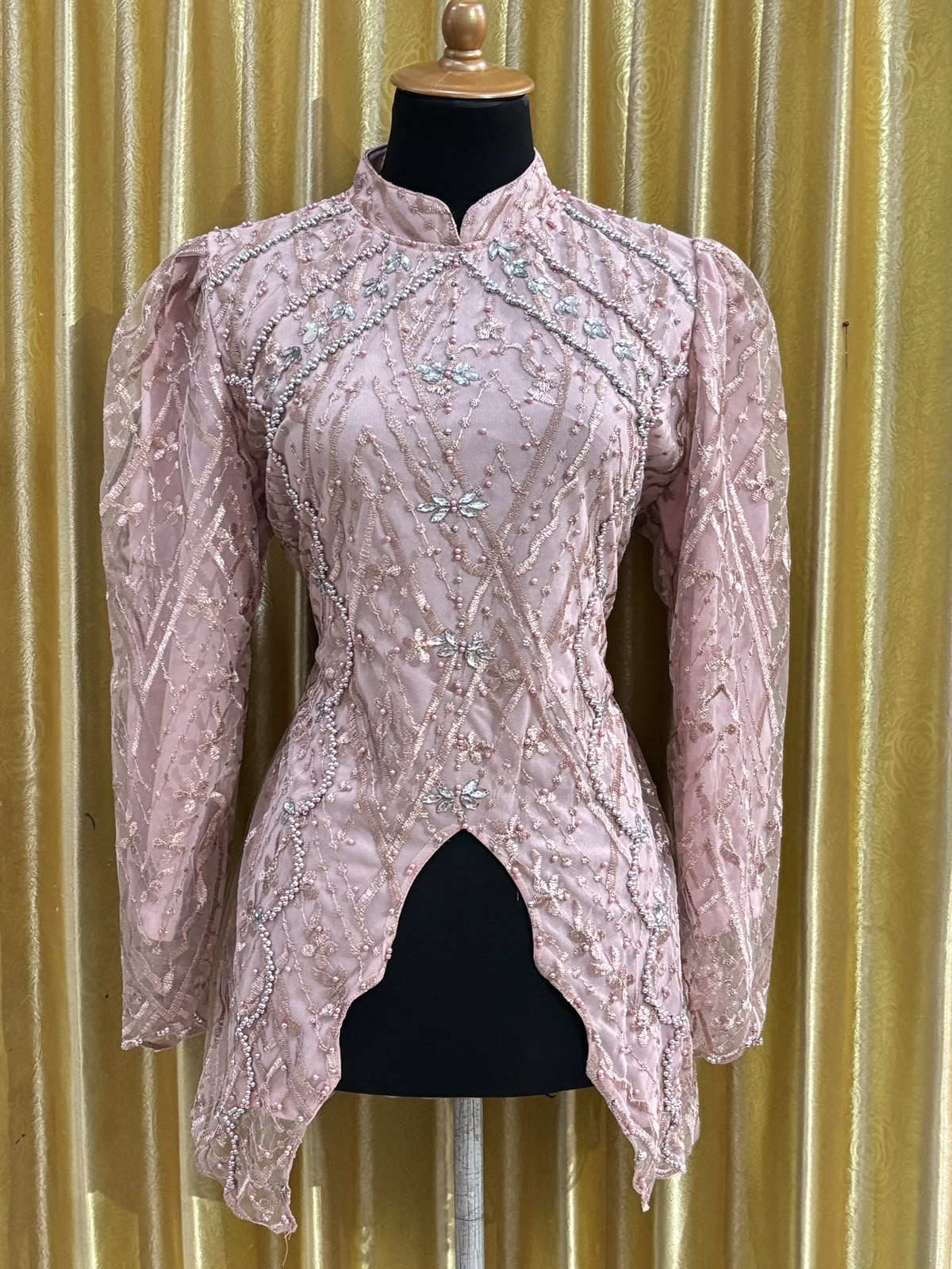 Kebaya Brokat Pink Payet Standar v1