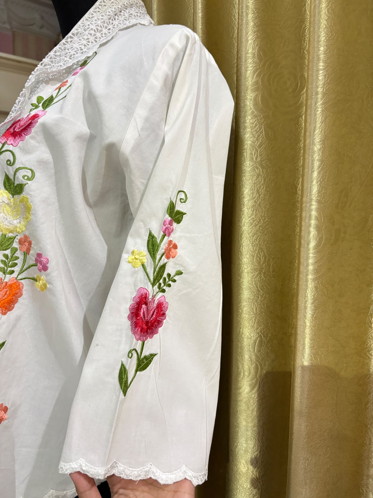 Kebaya Blacu Kembang Putih