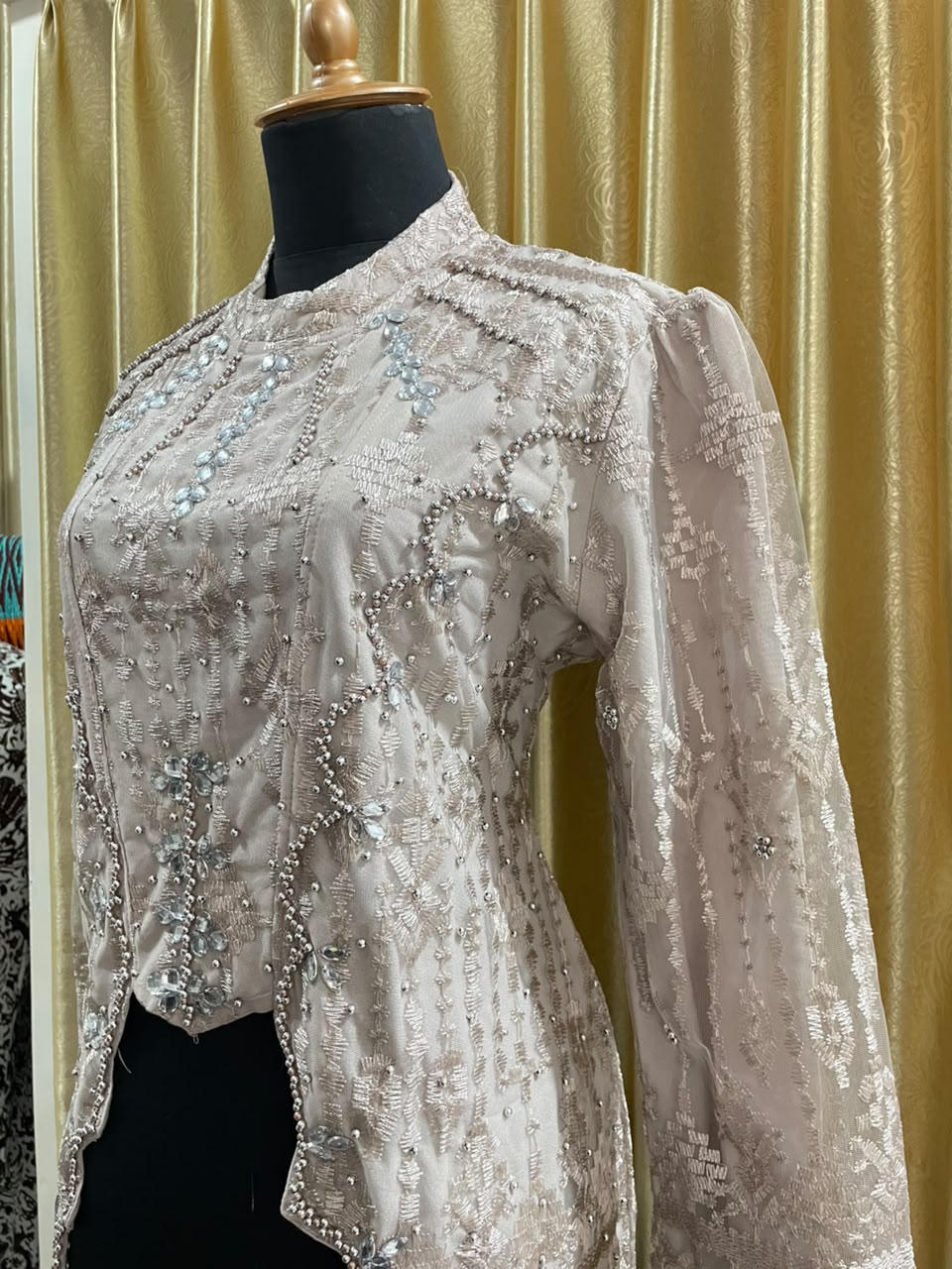 Kebaya Brokat Ivory Payet