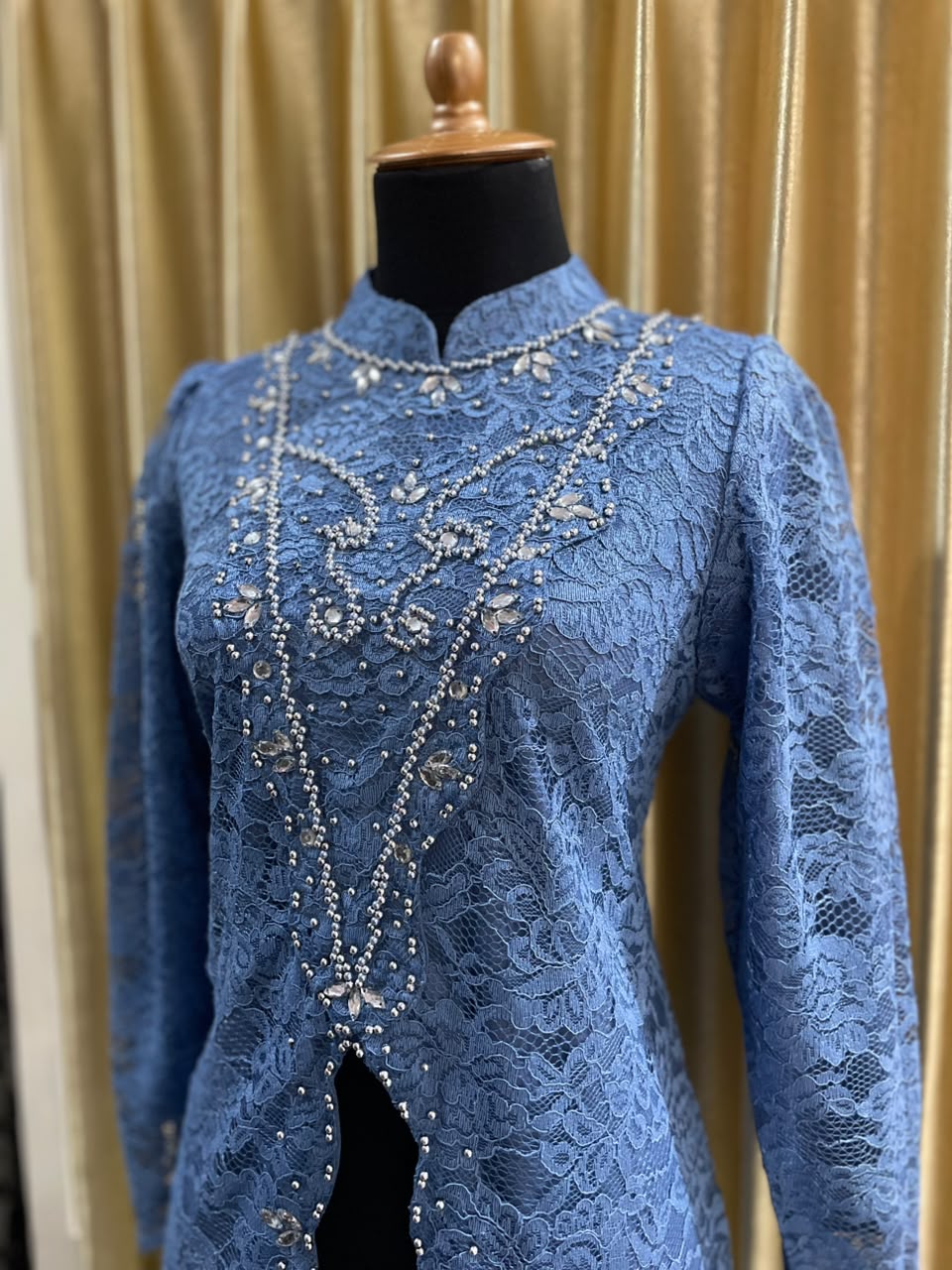 Kebaya Brokat Biru Payet Standar
