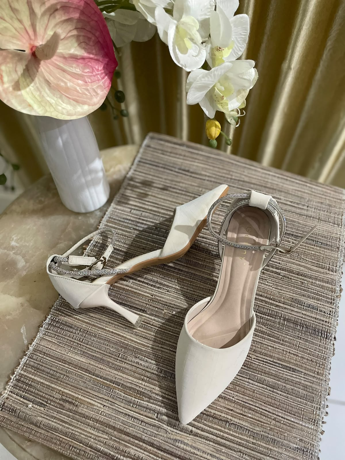 Heels GN26 BW