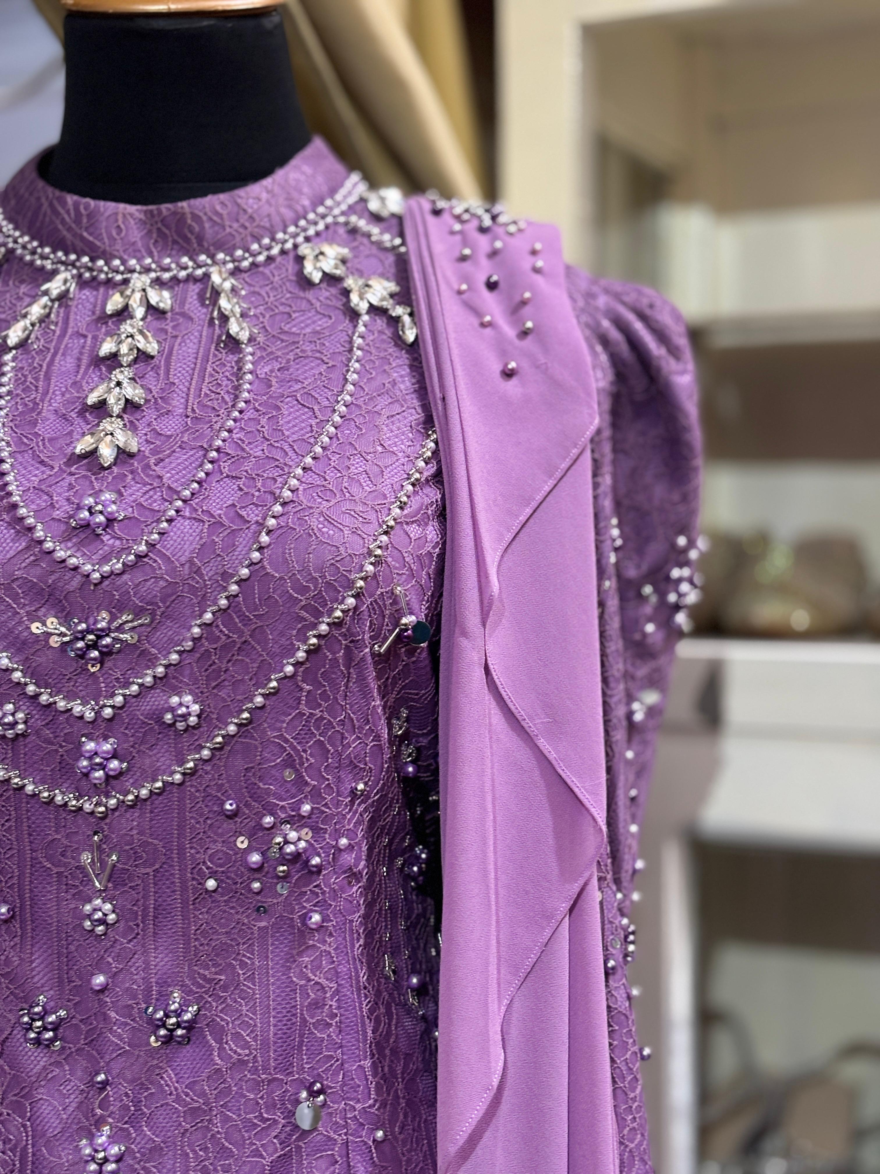 Kebaya Chantily Ungu Prem