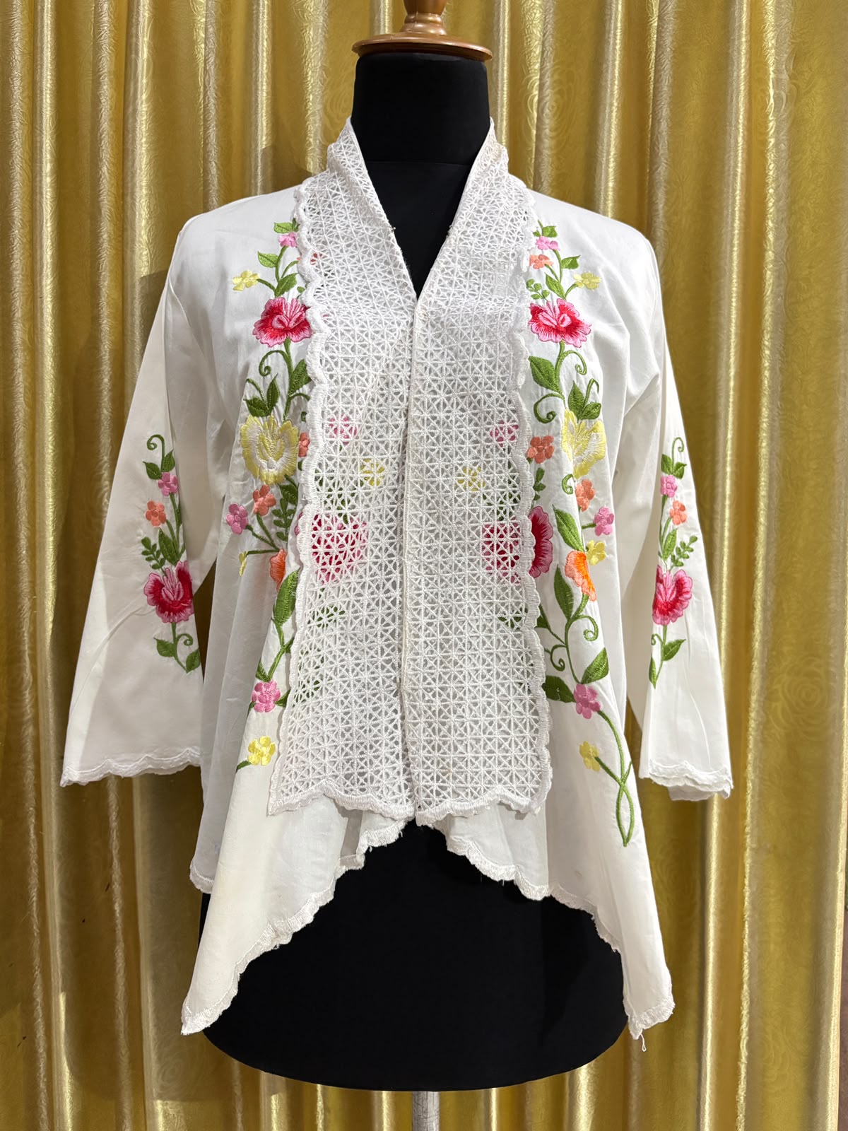 Kebaya Blacu Kembang Putih